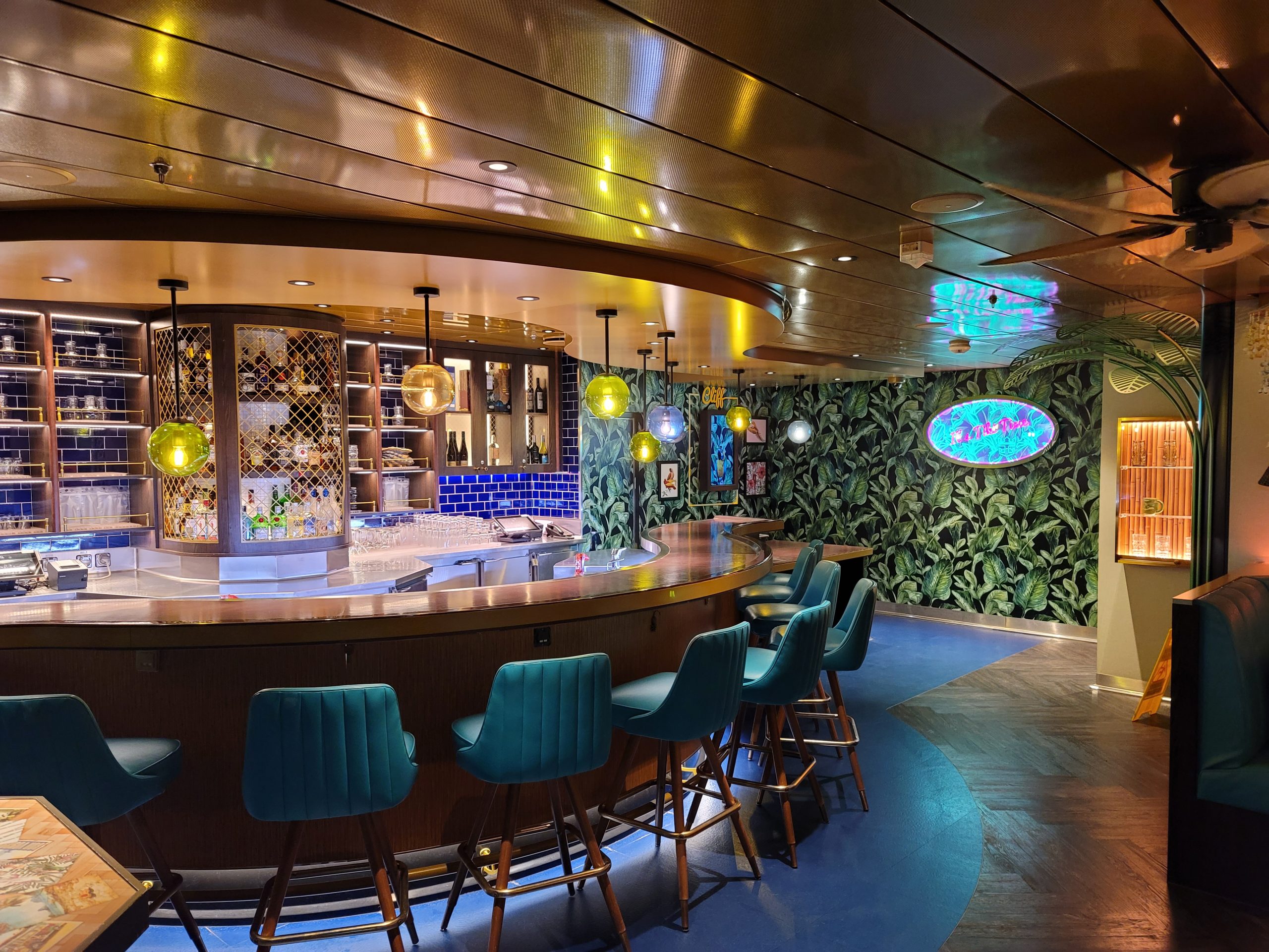 What Bars & Lounges Are On The Royal Caribbean Navigator of the Seas?